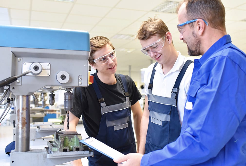 7.352 mladih do 30 godina otpočinju svoj radni vek